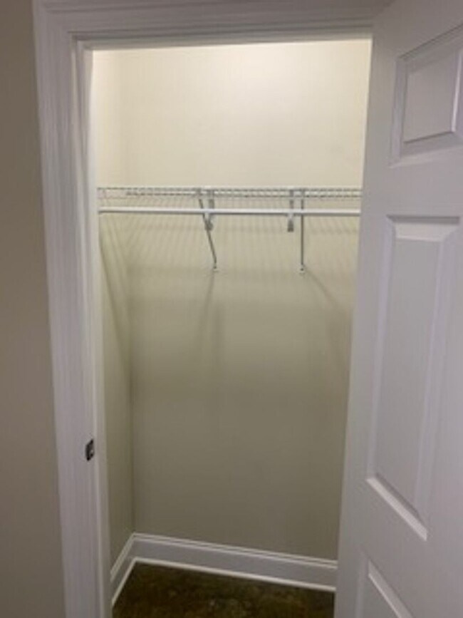 Building Photo - Country side home