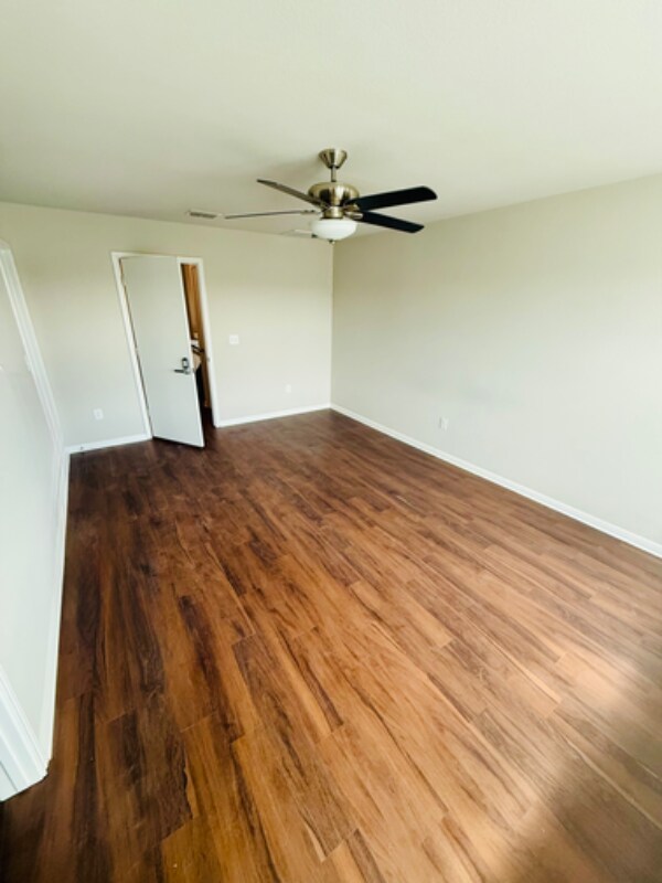 Building Photo - 400 Eagle Brook Ln