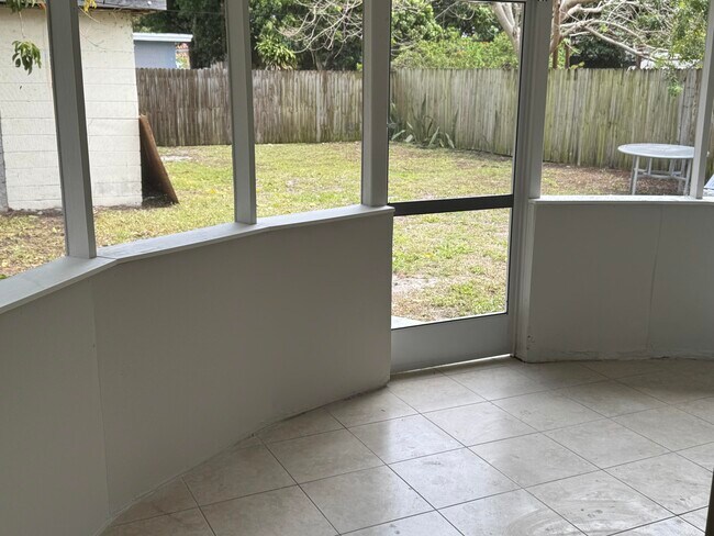 Building Photo - 1508 NW 1st Ave