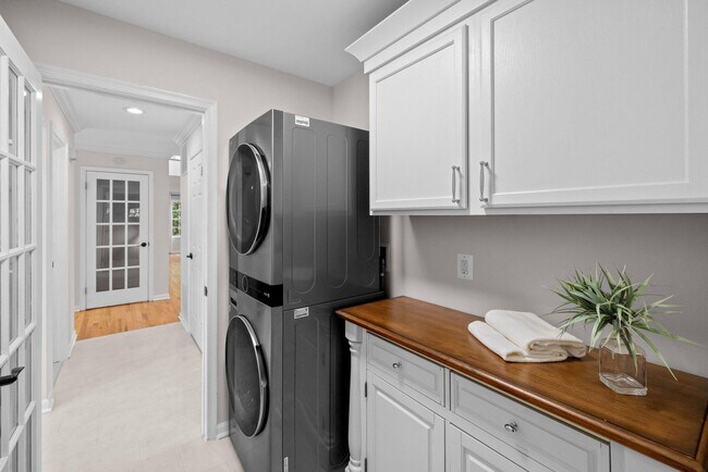 Building Photo - 6609 Heidi Ct