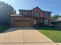 Building Photo - Spacious 4-Bed Lake Shore Two-Story with F...
