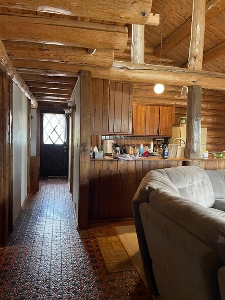 Front door hallway - 2115 Ridge Ranch Rd