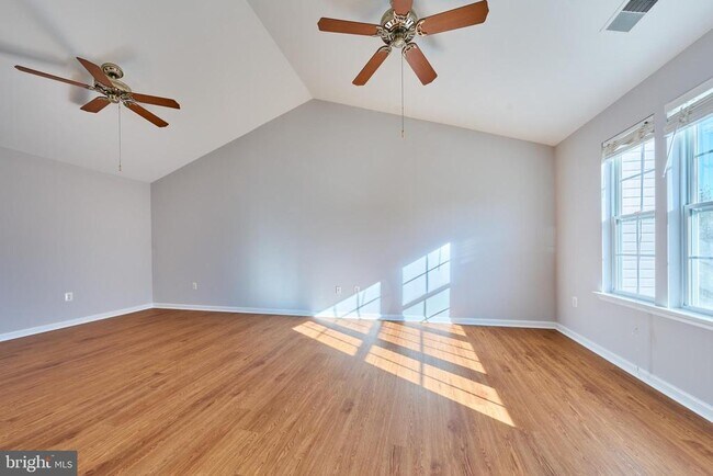 Building Photo - 685 Springhouse Square SE