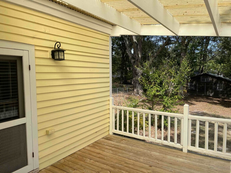 Building Photo - 162 Johnson St