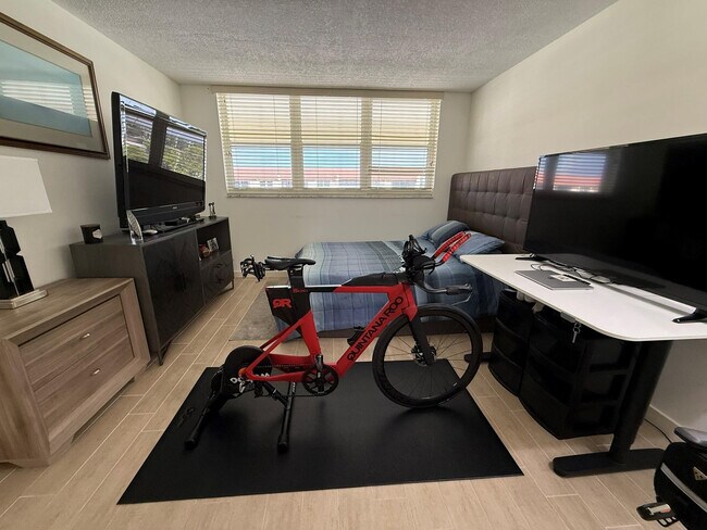 Building Photo - 5300 NE 24th Terrace