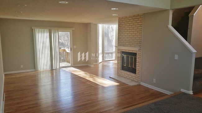 Building Photo - Stunning Updated Rockbrook Home