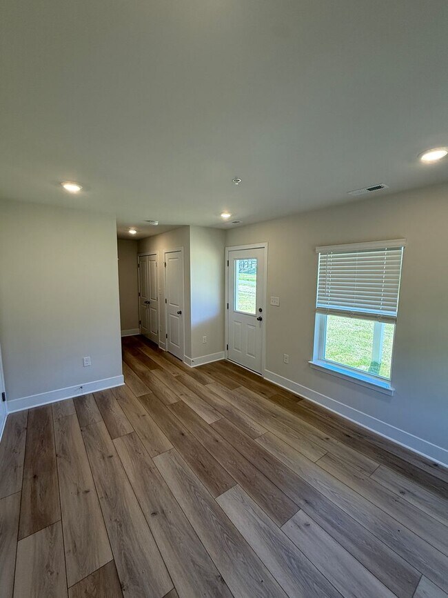 Building Photo - 2102 Winterberry Ln