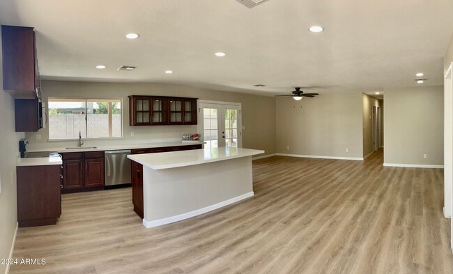 Building Photo - 10021 N 47th Dr
