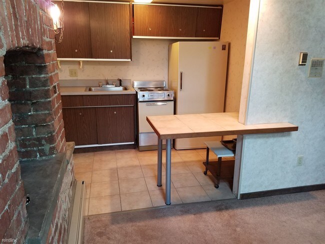 Building Photo - 1 br, 1 bath  - 315 N Neville St 2