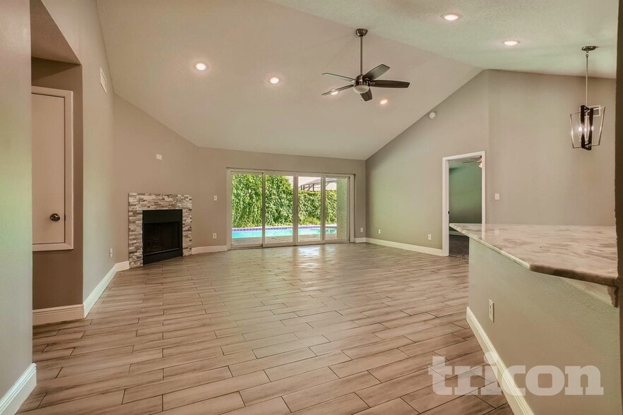 Building Photo - 361 Glenholly Ct