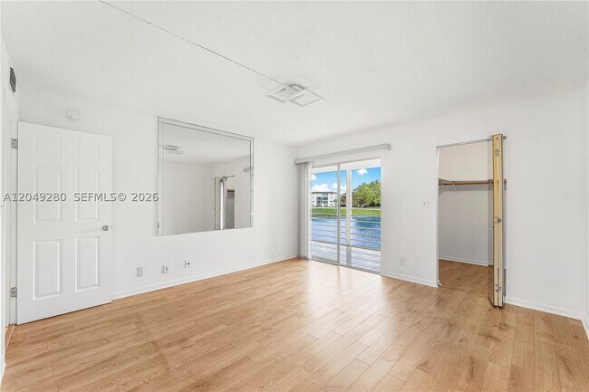 Building Photo - 4301 Martinique Cir