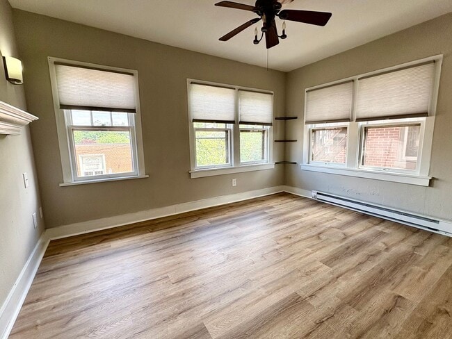 Building Photo - 3 Bedroom 1 Bathroom in York with Sunroom,...