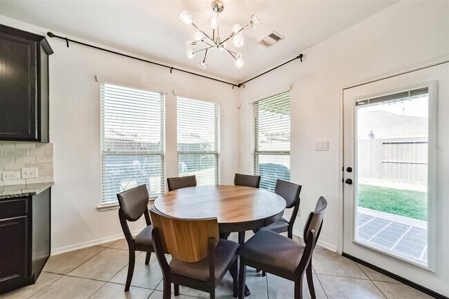 Building Photo - 6207 Holly Oaks Court