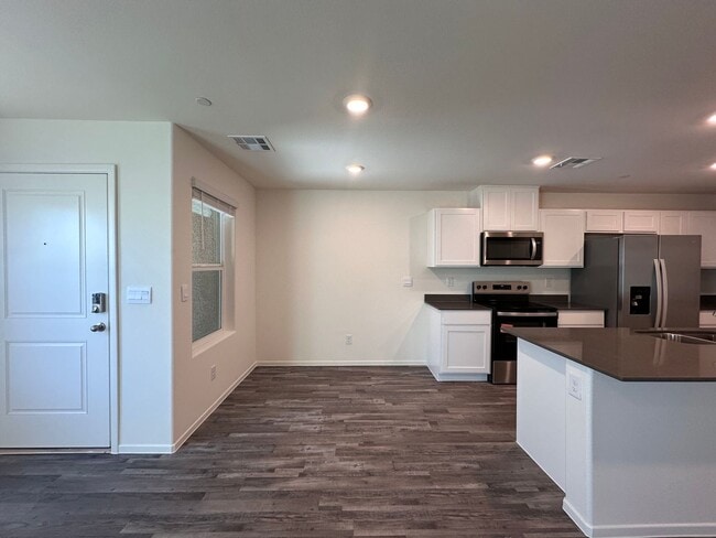 Building Photo - BRAND NEW 3 BEDROOM TOWNHOUSE W/LOFT