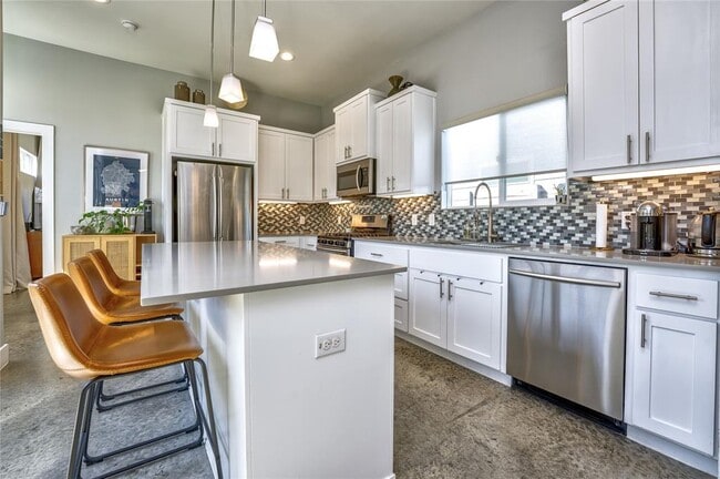 Building Photo - 6505 Porter St