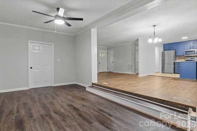 Building Photo - 5300 Hickory Ln