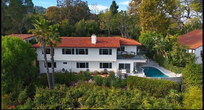 Building Photo - Resort-Style Living with Pool & Iconic Coastal Views