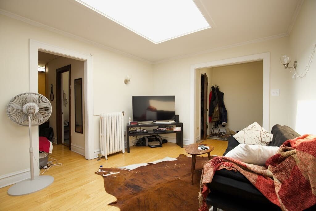 Building Photo - 733 Elm