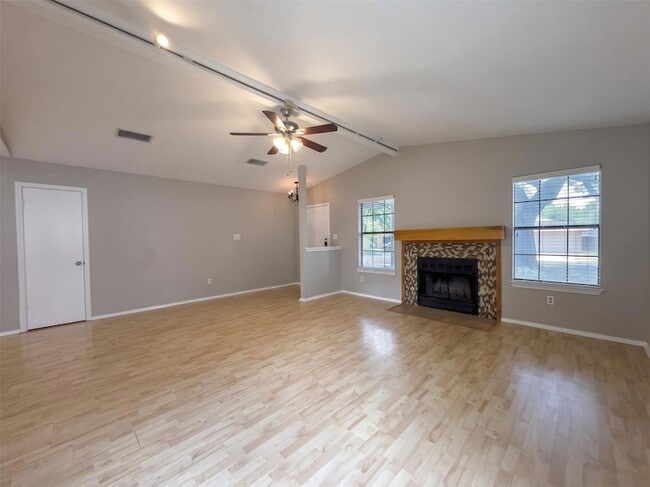 Building Photo - 13004 Campos Dr