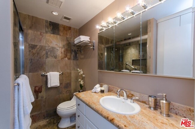 Building Photo - 1131 Alta Loma Rd