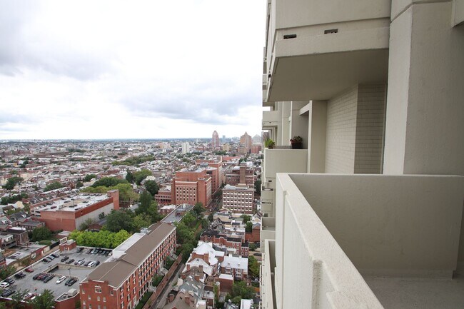 Building Photo - Luxury 1 Bedroom with Balcony, Pool & City Views – Hopkinson House