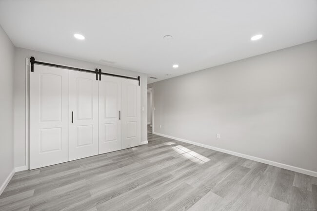 Building Photo - 38 Longvue Dr