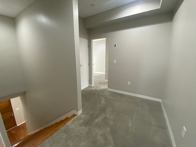 Building Photo - 2149 Carlmont Dr