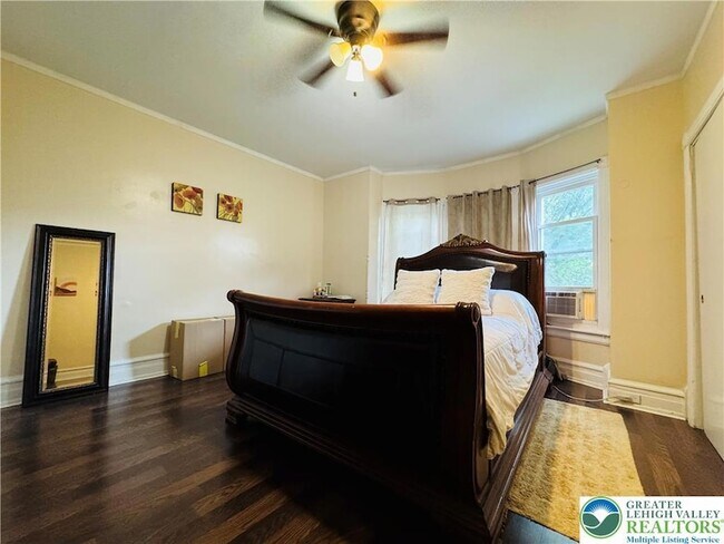 Building Photo - 1523 W Chew St