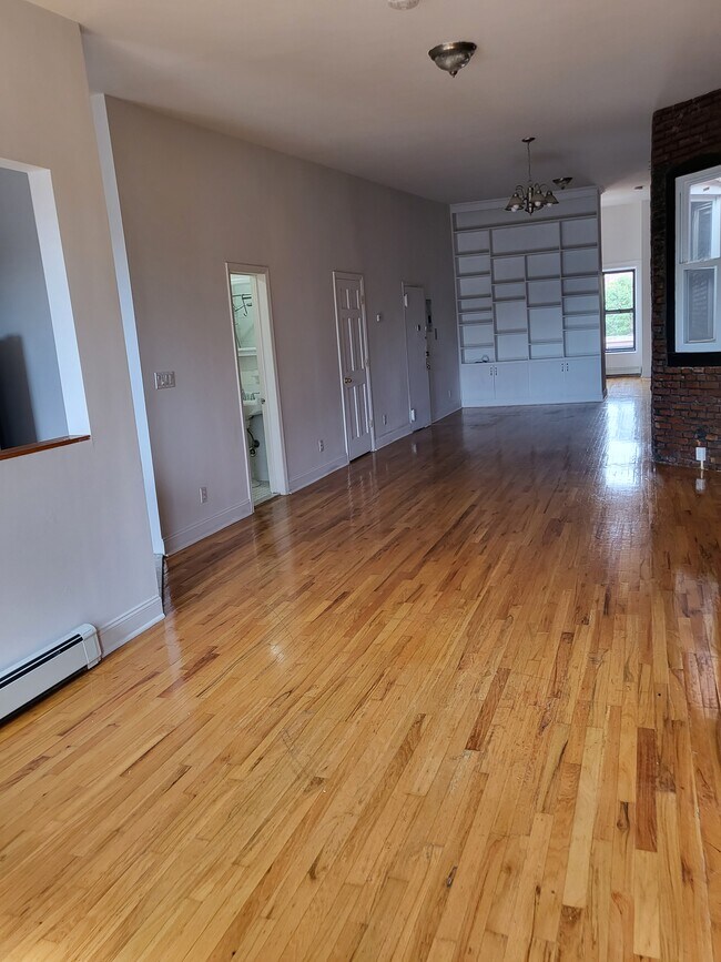 HrdWd Flrs - 506 Greene Ave