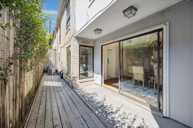 Building Photo - 2422 Nantucket Dr