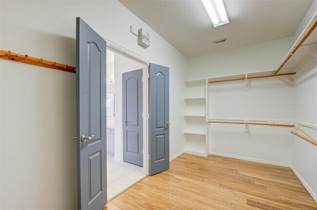 Building Photo - 14018 White Oak Gardens Dr