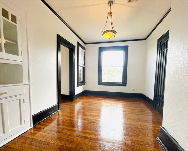 Building Photo - 614 Peden St