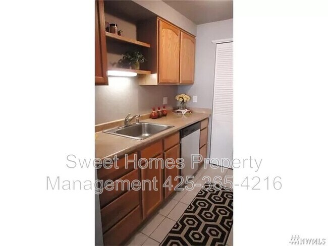 Building Photo - 12219 Bel-Red Road D102
