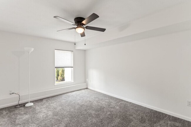 Building Photo - Short Term New Construction Townhouse for rent! Rental tell the end of May