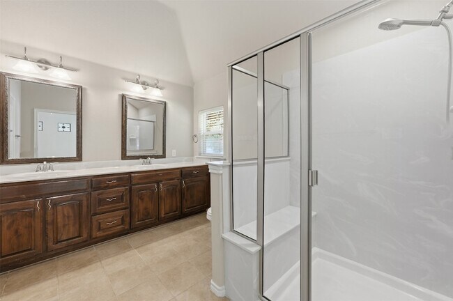 Building Photo - 9028 Manana St