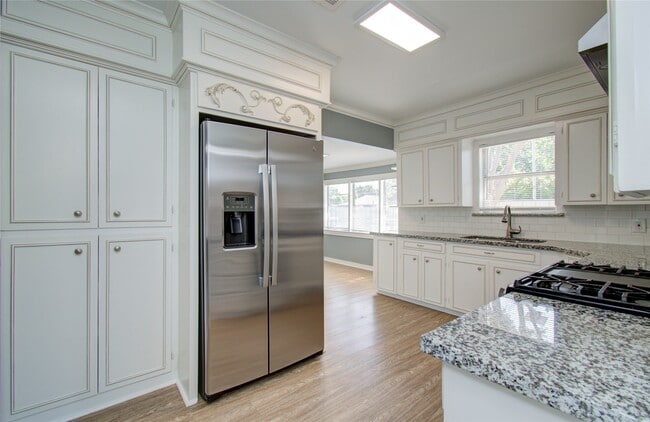 Building Photo - 1108 Kern St