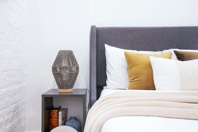 Building Photo - 411 E 68th St