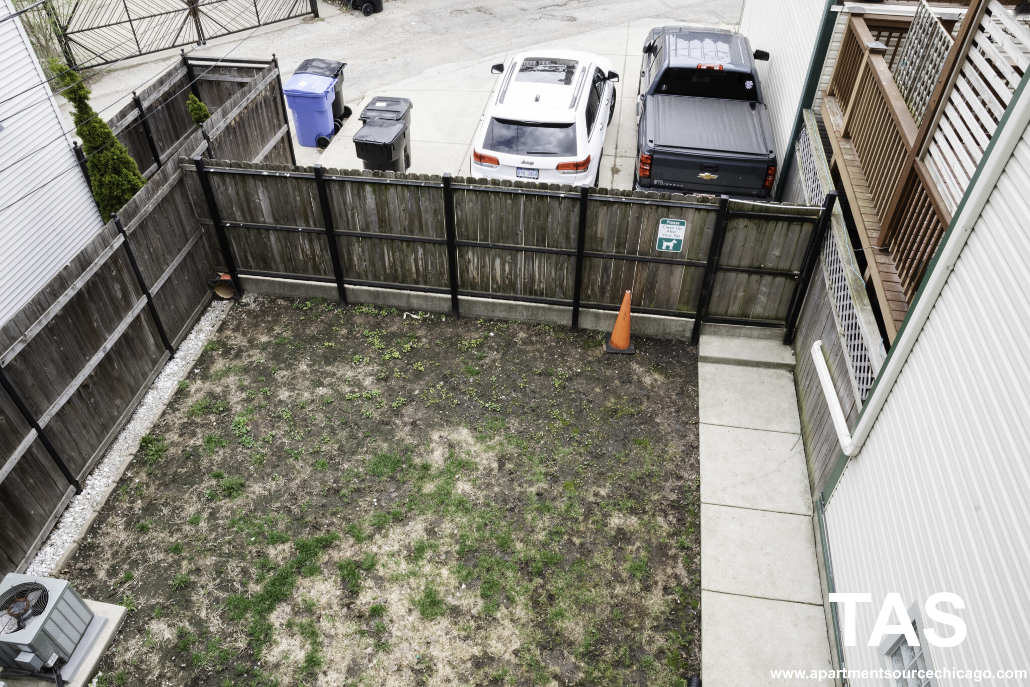 Building Photo - 3023 N Oakley Ave