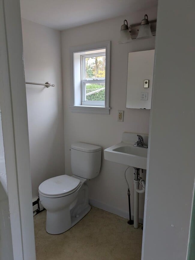 Building Photo - 12 Holly St