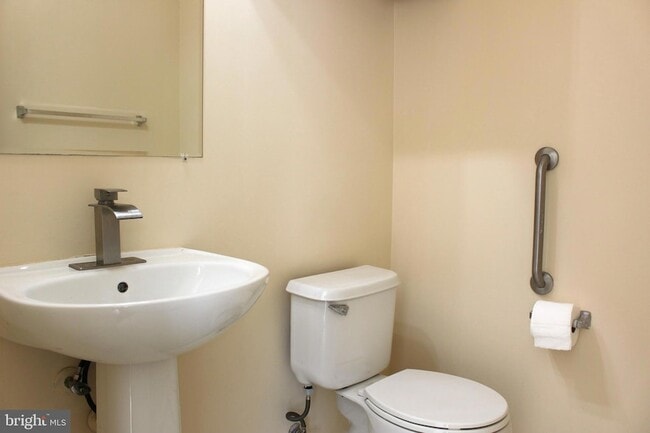 Building Photo - 42856 Golf View Dr