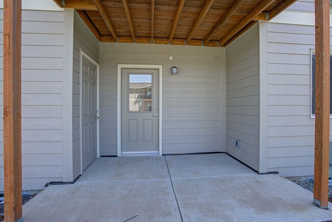 Building Photo - Country Living with Modern Flair: Wake up to the sounds of nature, Live Minutes from Everything