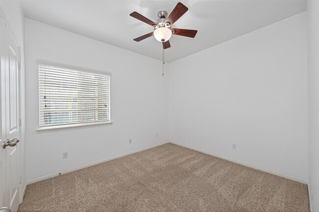 Building Photo - 22522 Fosters Park Ct