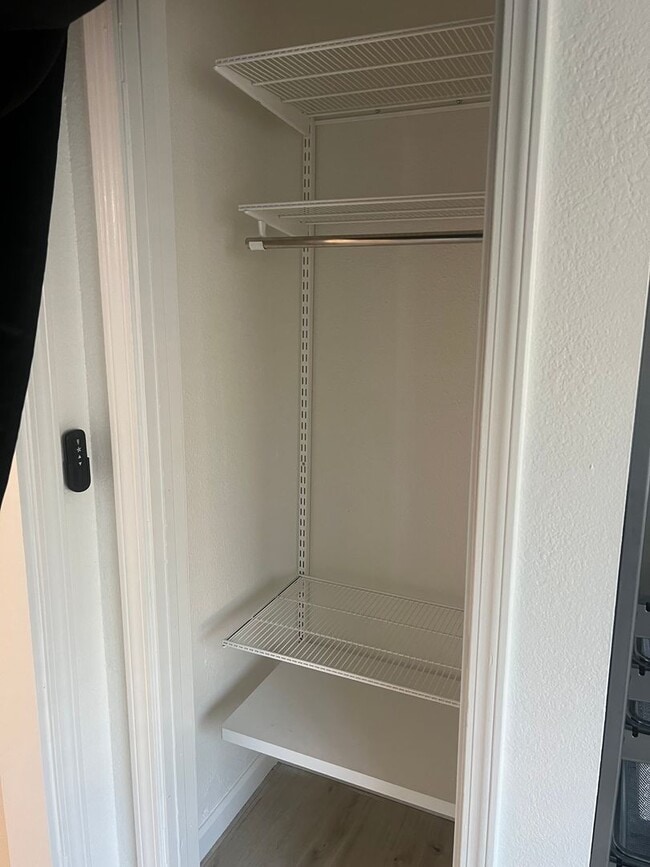 Building Photo - Charming 1 bedroom home