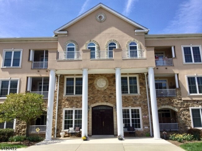 Building Photo - 2112 Clinton Ln