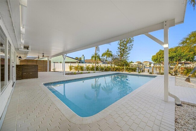 Building Photo - 1029 Bal Harbour Dr