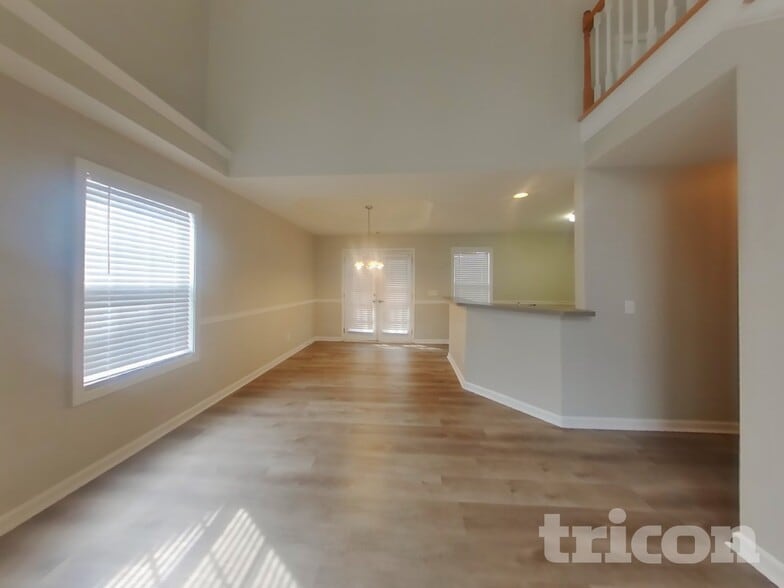 Building Photo - 320 Providence Rd