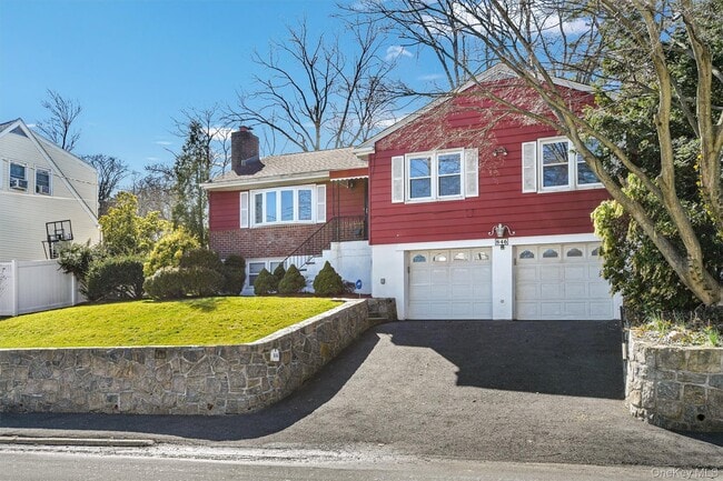 Building Photo - 846 Hartsdale Rd