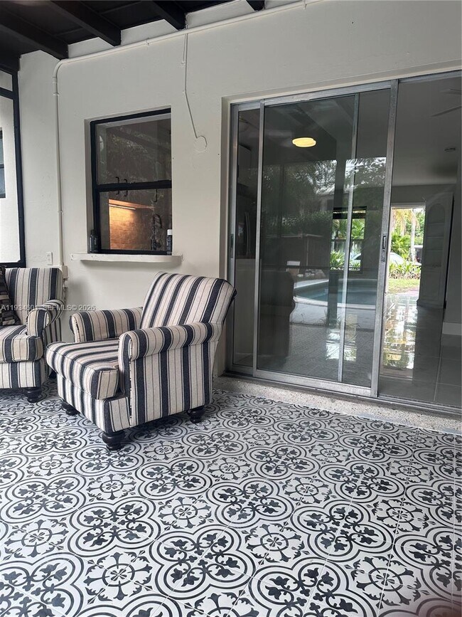 Building Photo - 200 SE 19th St