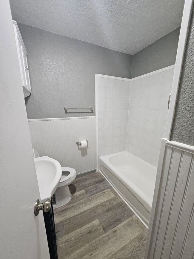 Building Photo - For Rent – Beautifully Remodeled Home in E...