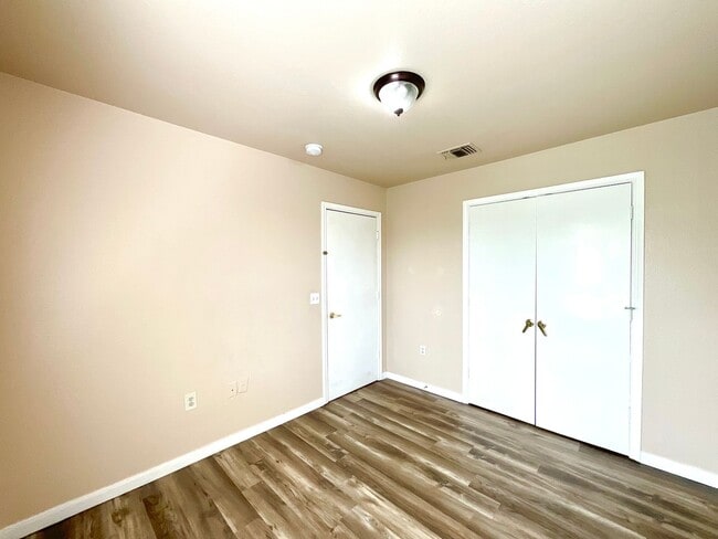 Building Photo - **APPLICATION RECEIVED** *MOVE IN SPECIAL* Spacious 3BR Two-Story Near Lackland AFB with Fenced B...